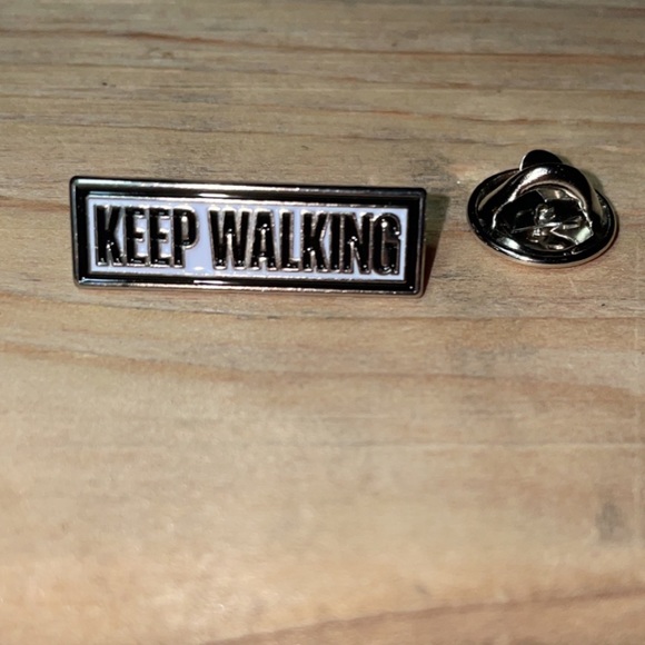 NEW! Johnnie Walker “Keep Walking” collectible enamel pin - Picture 6 of 7